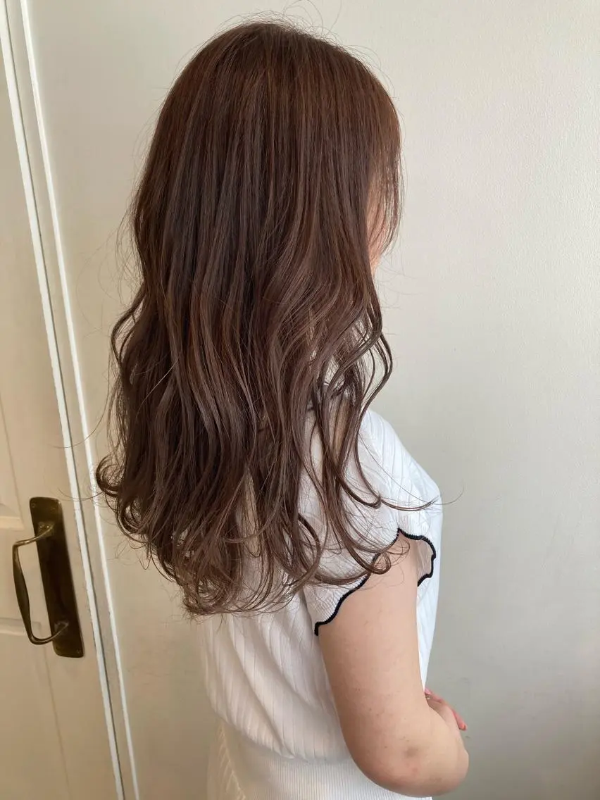 ロング カラー カット ヘアカラー トリートメント MIOベージュカラー 柔らかいカラーのヘアスタイル
