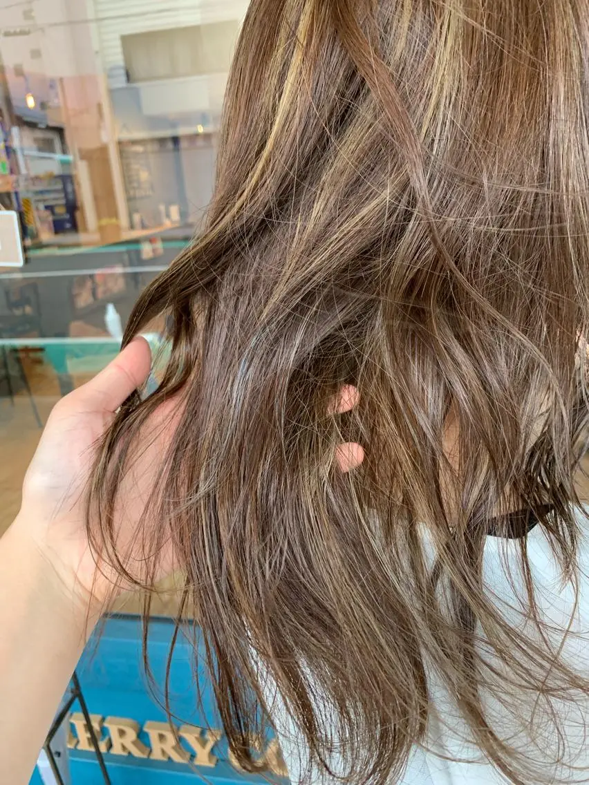 ロング カラー パーマ ヘアアレンジ ハイライトカラー ハイライト Loa misakiのヘアスタイル