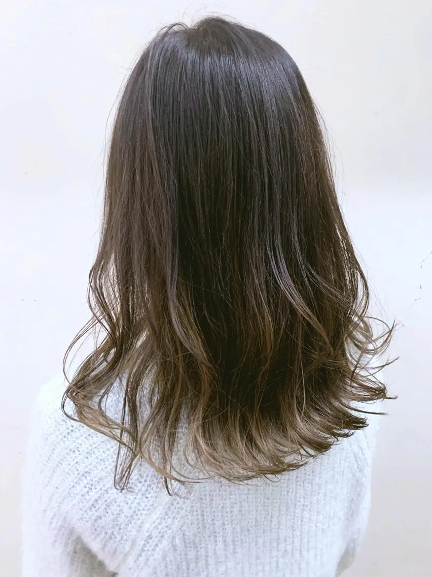 セミロング カラー バレイヤージュ ブリーチ グラデーションカラー イルミナカラー レイヤーカット 髪質改善✨艶カラー MASAYAのヘアスタイル