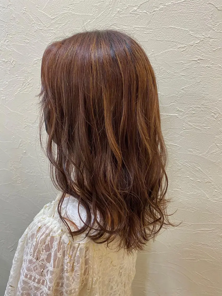 ミディアム カラー ハイライトカラー オレンジ ハイライト カット ヘアカラー トリートメント ENIF ヤマグチアツコのヘアスタイル