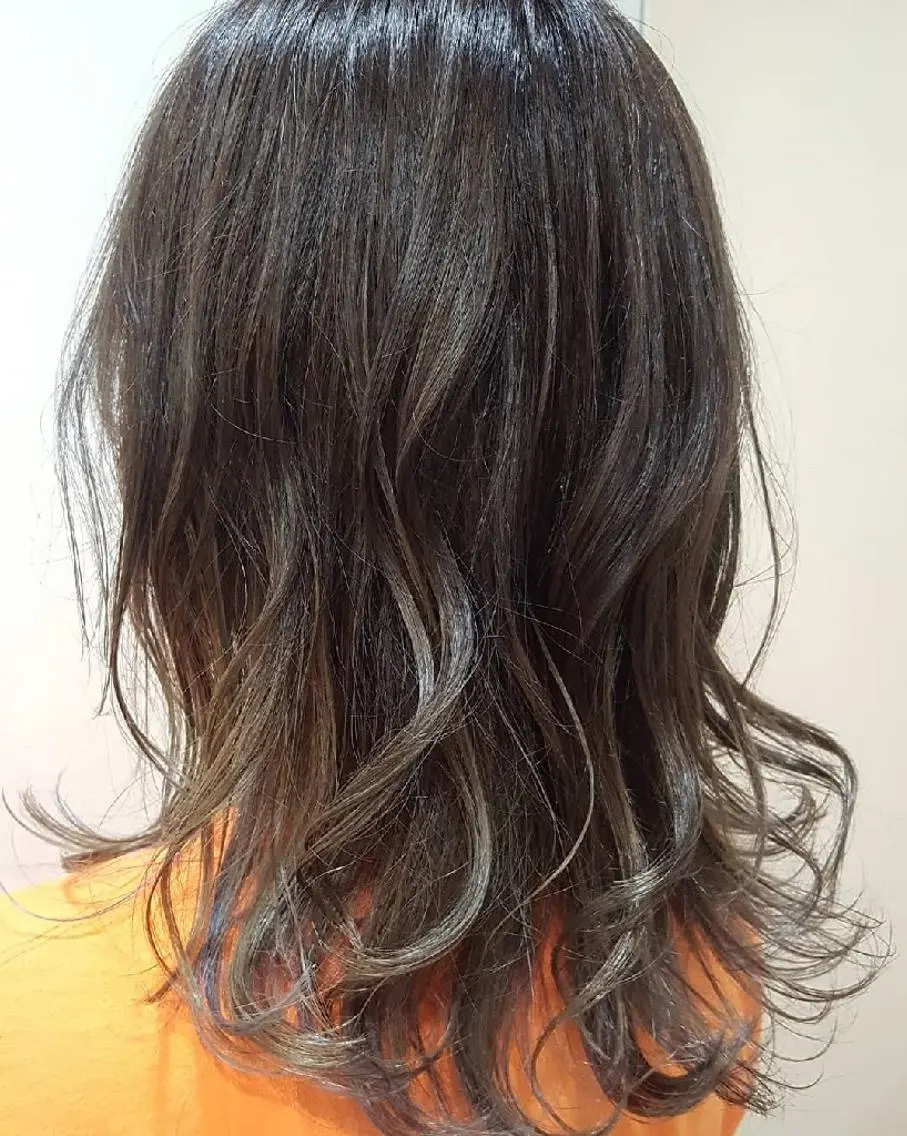 セミロング カラー しらはま ようこのヘアスタイル