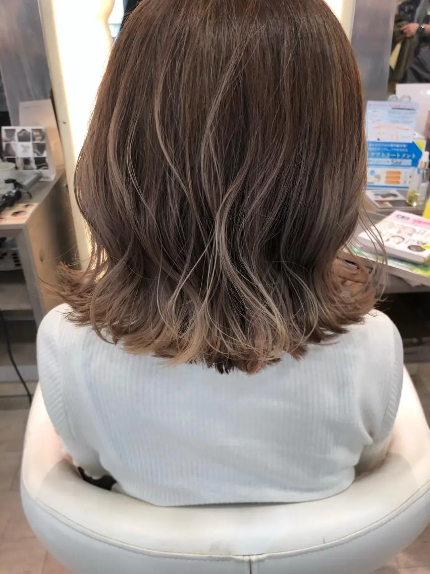 ミディアム カット ヘアカラー 松佐 ゆかりのヘアスタイル