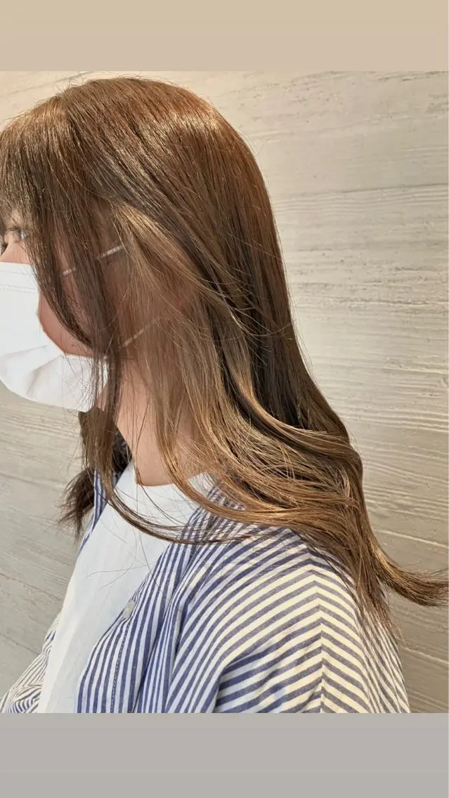 ロング カラー ベージュカラー サキ🤍ハイトーン 🪩レイヤーカットのヘアスタイル