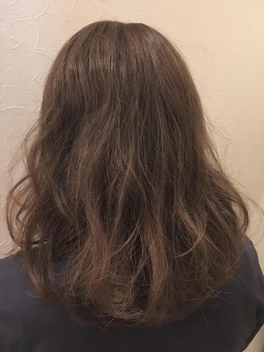 ミディアム カラー ヘアアレンジ ベージュカラー ハイライトカラー ハイライト IVY villa Suzu.のヘアスタイル