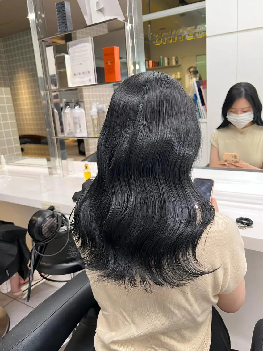 ミディアム カラー パーマ ヘアアレンジ メンズ キッズ ネイル マツエク・マツパ アイブロウ カット ヘアカラー トリートメント 🦋韓国レイヤー｜ 透明感グレージュ🦋のヘアスタイル