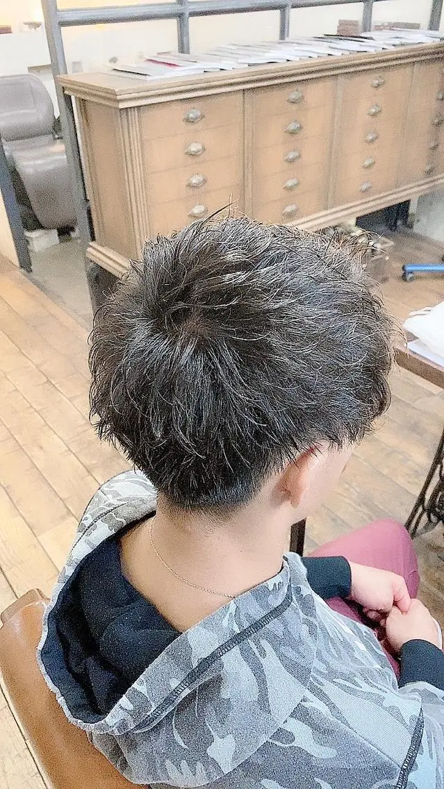 ショート パーマ メンズ メンズパーマ スパイキーショート 刈り上げ ショートヘア スパイラルパーマ 國分 伸也のヘアスタイル