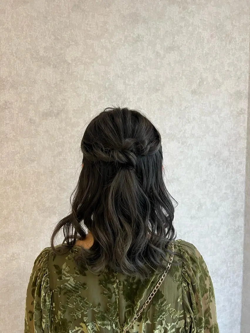 セミロング Rio/ヘアセット/ ハイトーンカラーのヘアスタイル