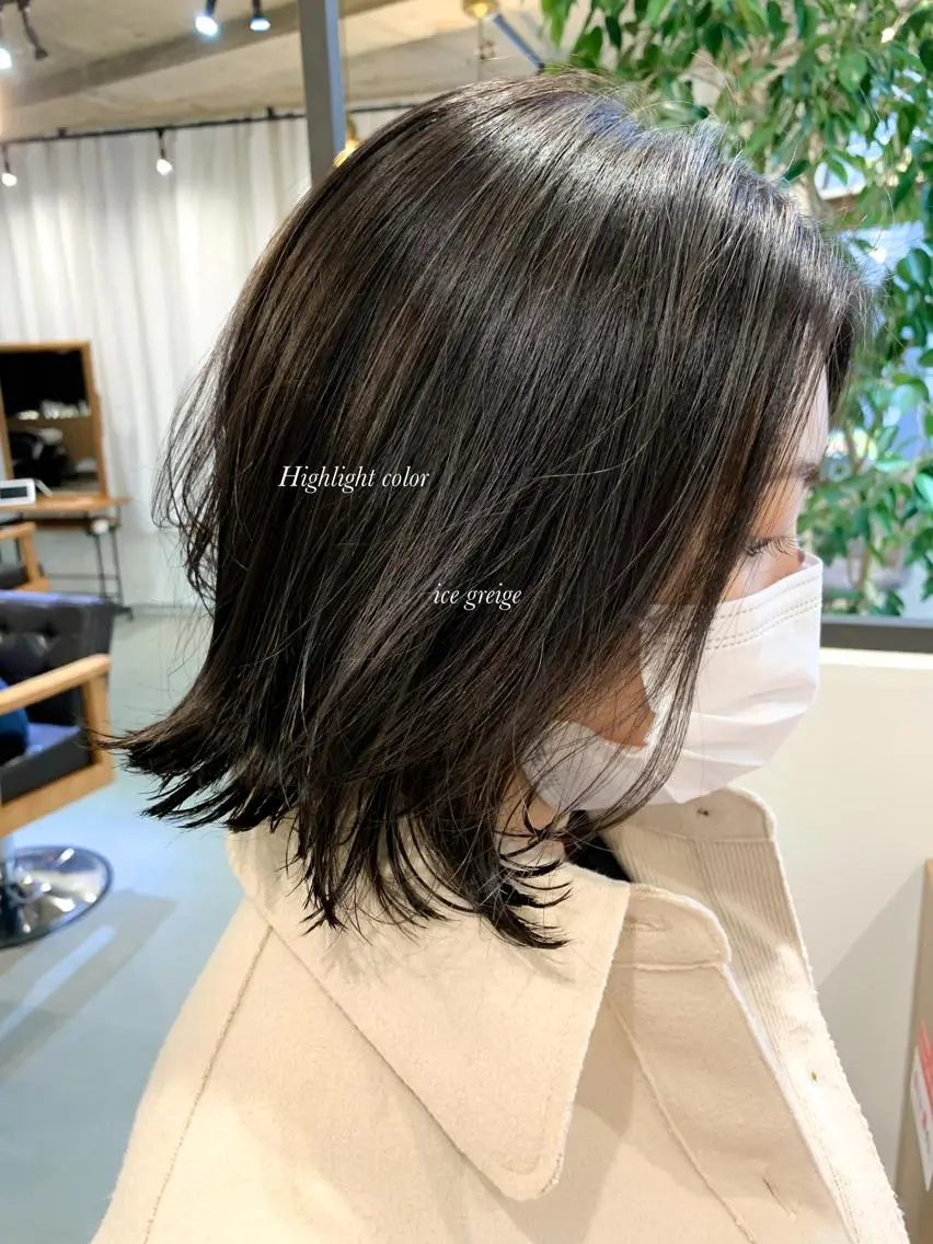 ミディアム カラー グレージュ ハイライトカラー アイスグレージュ ボブ ハイライト ブリーチなしカラー 🌿‬脇黒丸 彩のヘアスタイル