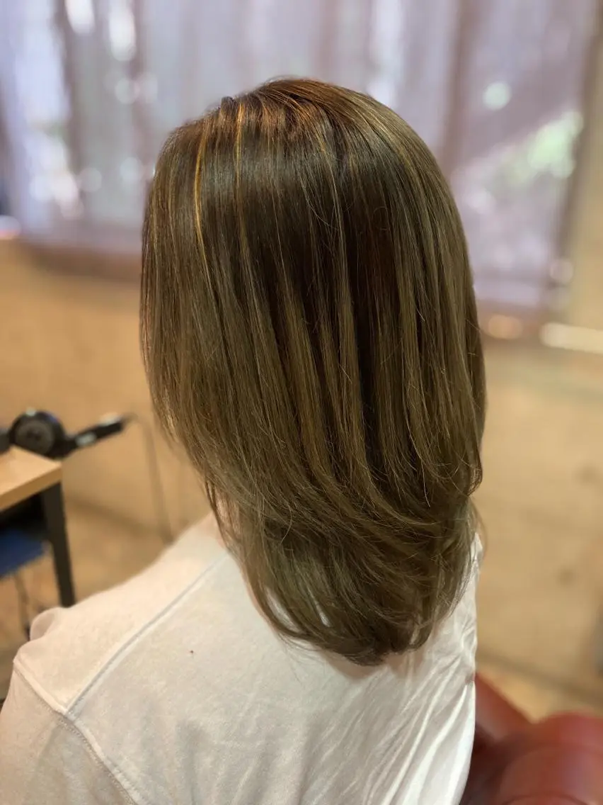 ミディアム カラー ERIKO Tのヘアスタイル