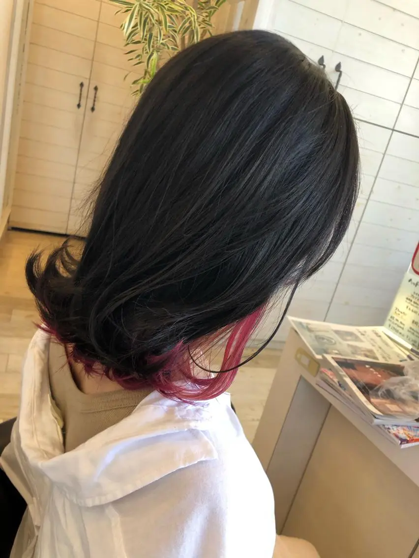 セミロング カラー インナーカラー ピンクカラー バイオレットカラー 東恩納 誠のヘアスタイル