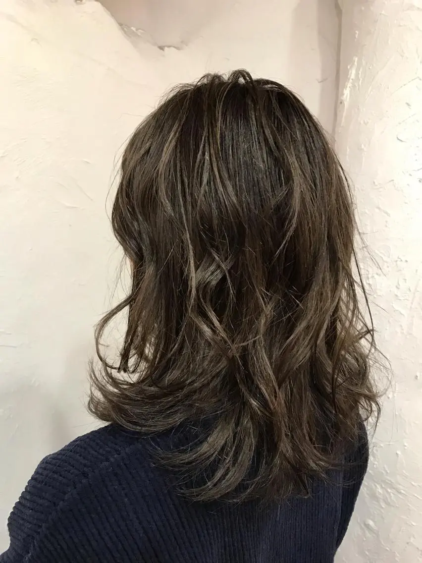 ミディアム ハイライト 伊藤 優希のヘアスタイル