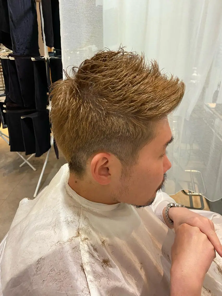 カラー メンズ ベージュカラー ダブルカラー ミルクティーベージュ カット ヘアカラー 岡垣 幸汰のヘアスタイル