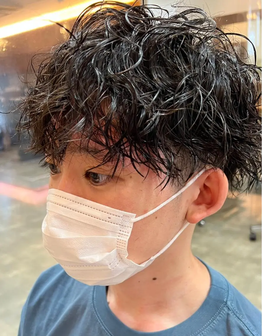 パーマ メンズ メンズブリーチ カット パーマ 透明感・艶感 小坂隼斗のヘアスタイル