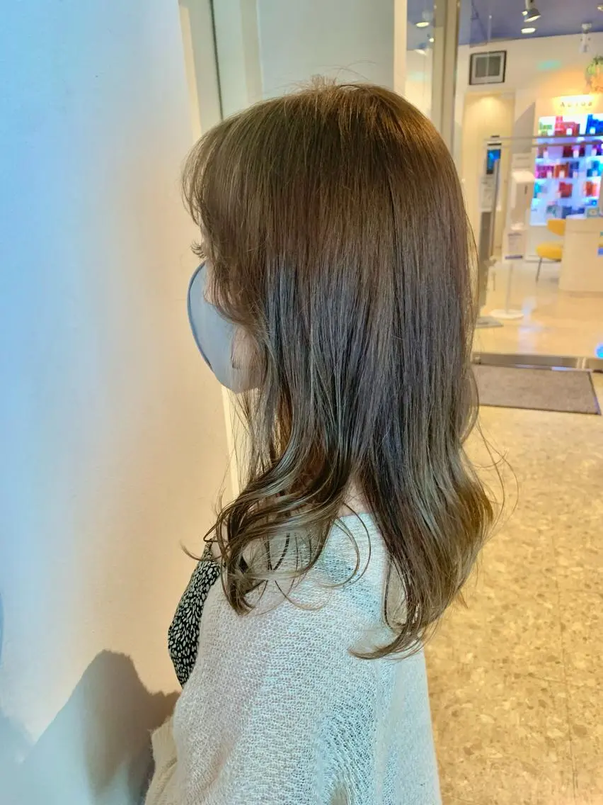 セミロング カラー ヘアカラー うしだ かおるのヘアスタイル