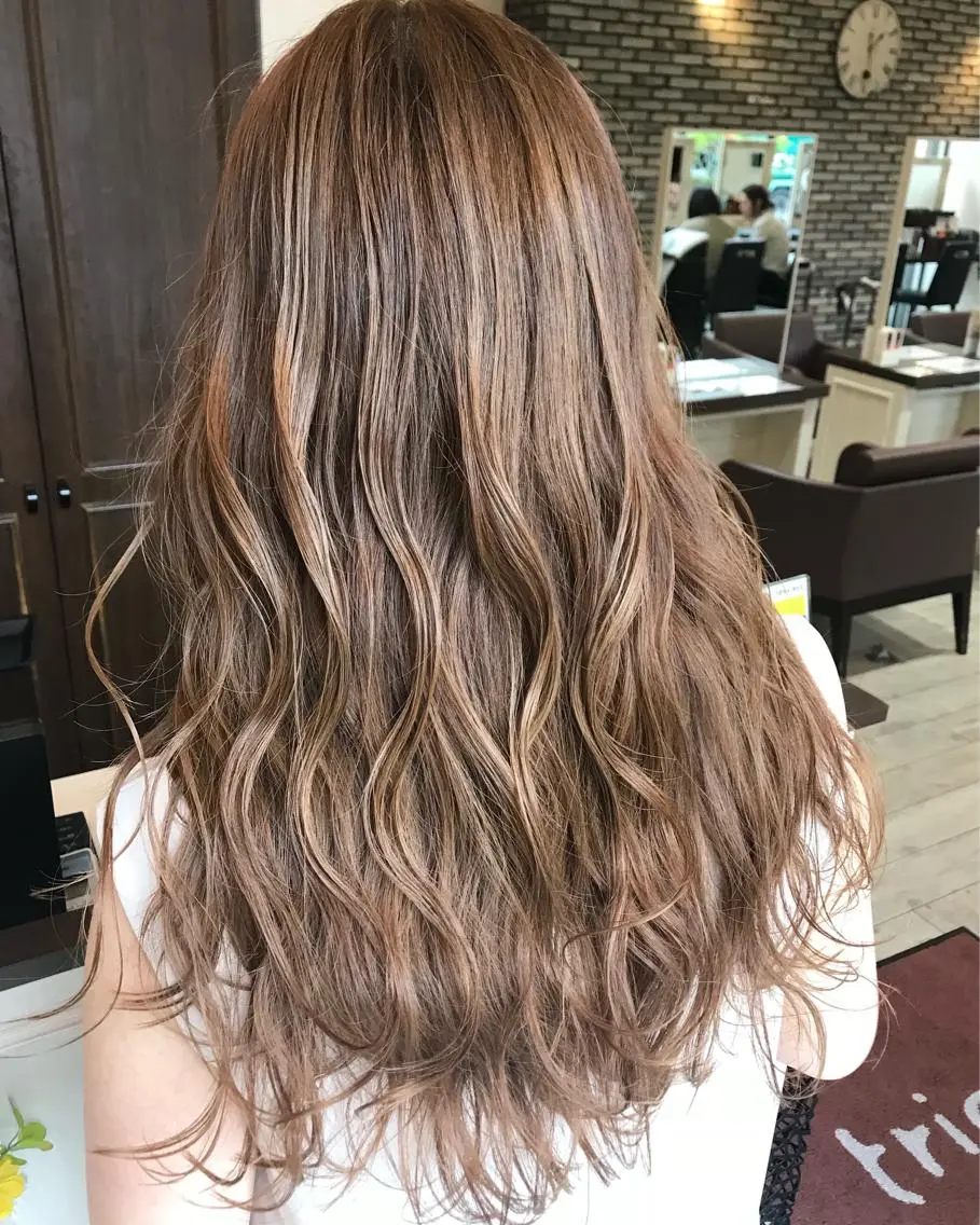 ロング カラー ベージュカラー ブリーチ ハイトーンカラー ミルクティーベージュ 似合わせ/ カラー.岡田友仁のヘアスタイル