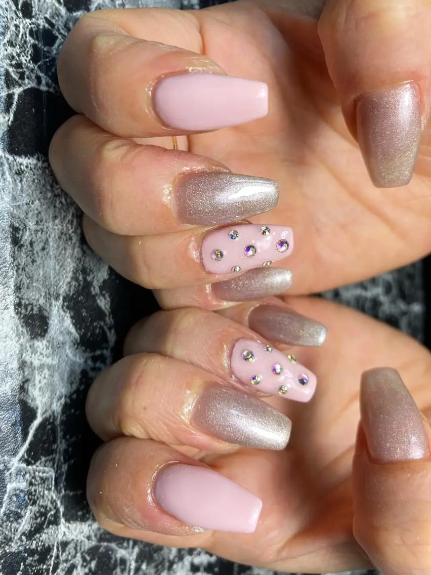 ミディアム ネイル ハンドネイル フットネイル ✴︎ Delightのネイルデザイン