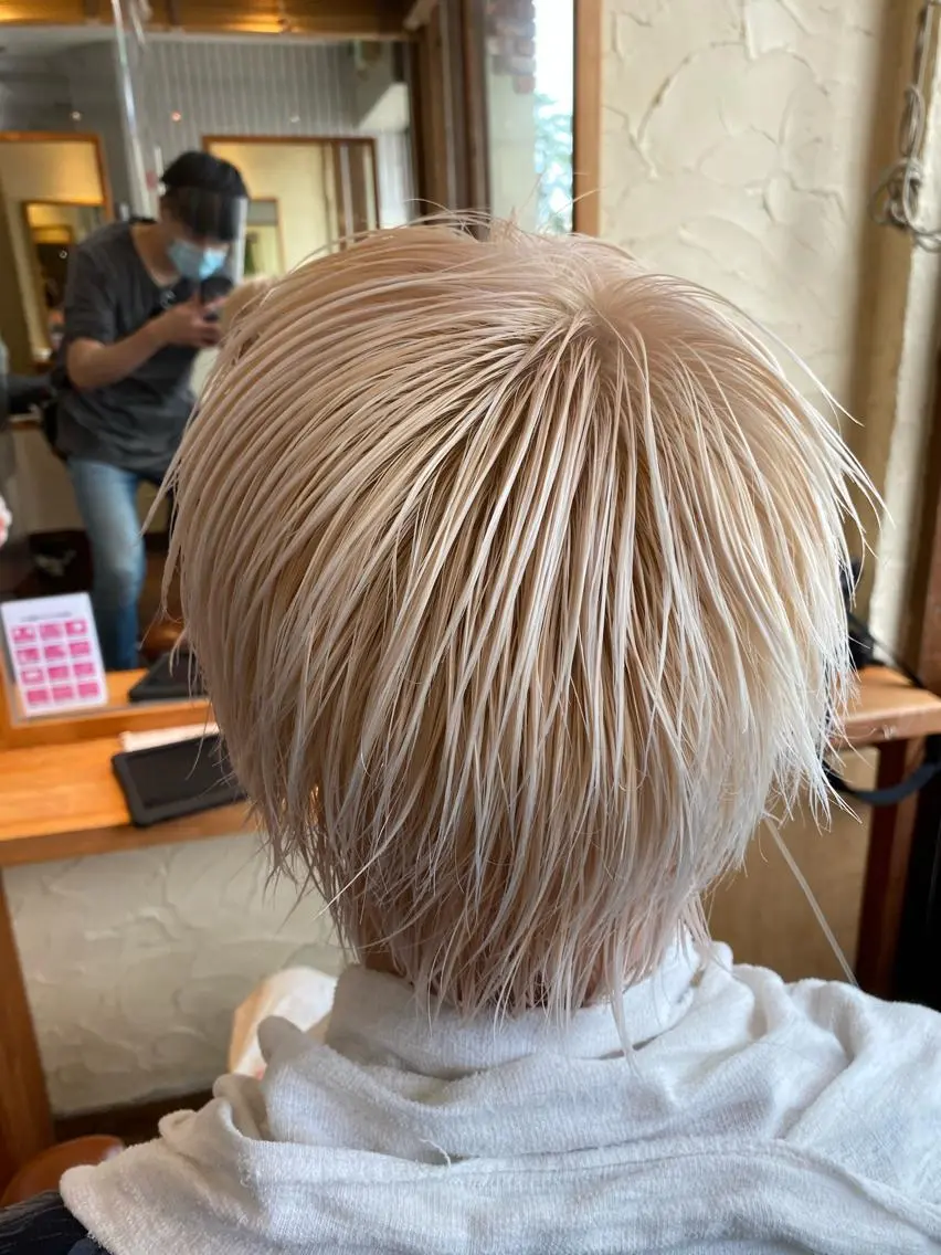 ショート カラー パーマ ヘアアレンジ メンズ キッズ ネイル マツエク・マツパ ホワイト 🌈髪質改善・美髪矯 正・平野瀬乃🌈のヘアスタイル