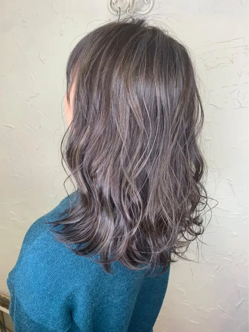 セミロング ハイライト 深沢 秀のヘアスタイル
