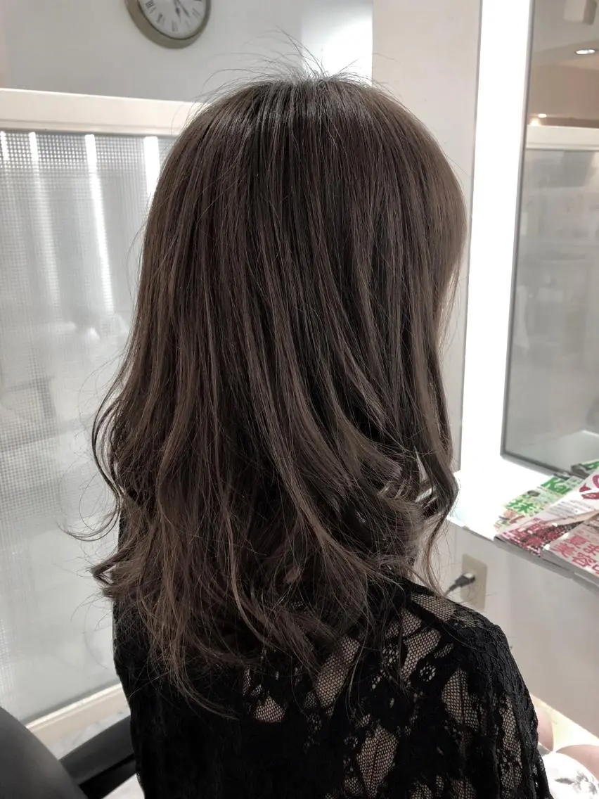 セミロング カラー アッシュ ベージュカラー 田村拓巳 韓国風、髪質改善のヘアスタイル