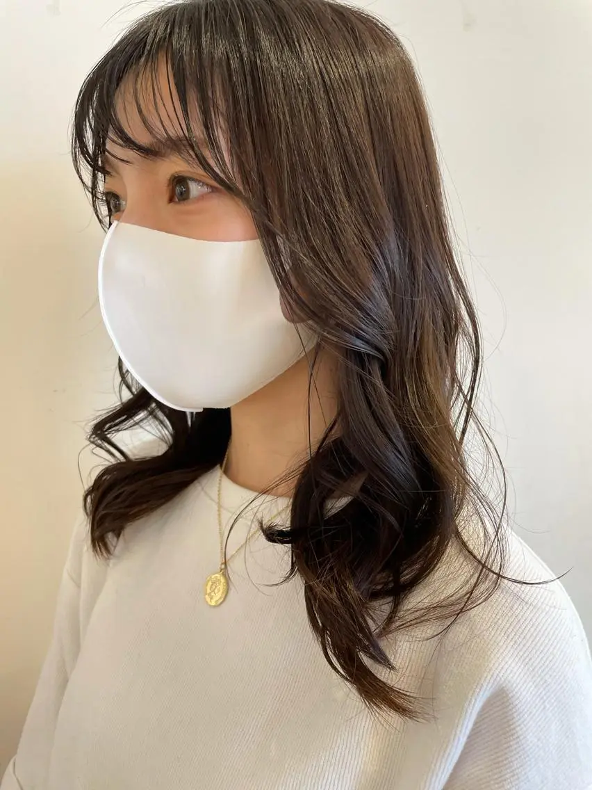ミディアム カラー 透明感カラー 🩶🩵🩷AIRIのヘアスタイル