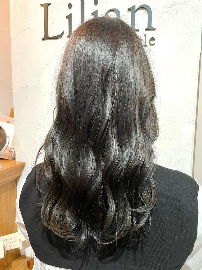 セミロング カラー 鈴木 咲輝のヘアスタイル