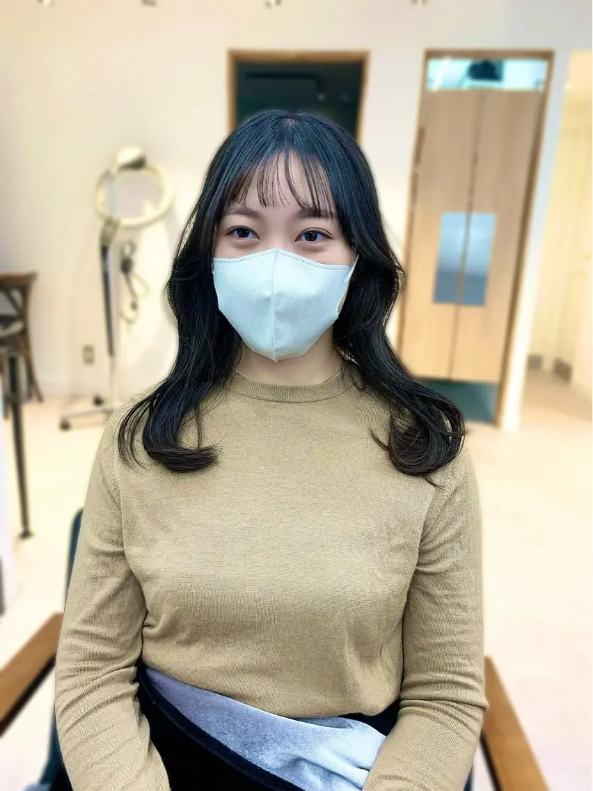 セミロング カラー パーマ ヘアアレンジ メンズ キッズ ネイル マツエク・マツパ アイブロウ レイヤーカット／ 巻ける縮毛矯正のヘアスタイル