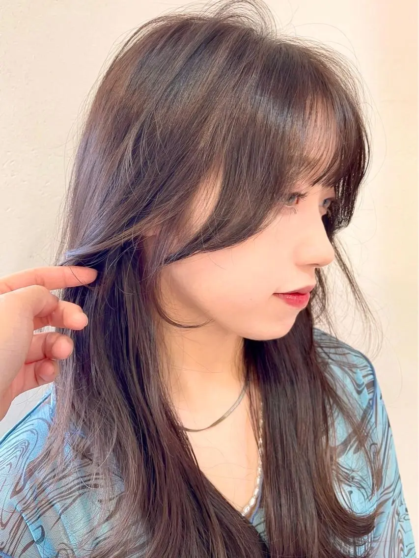ロング カラー 顔周りカット 小顔カット カット ヘアカラー トリートメント トレンドヘア🌿 chinariのヘアスタイル