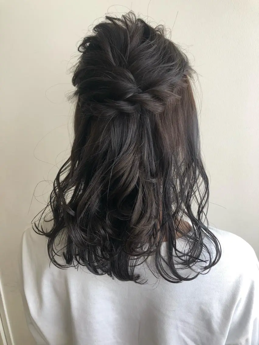 ミディアム カラー ヘアアレンジ ヘアセット MIOベージュカラー 柔らかいカラーのヘアスタイル