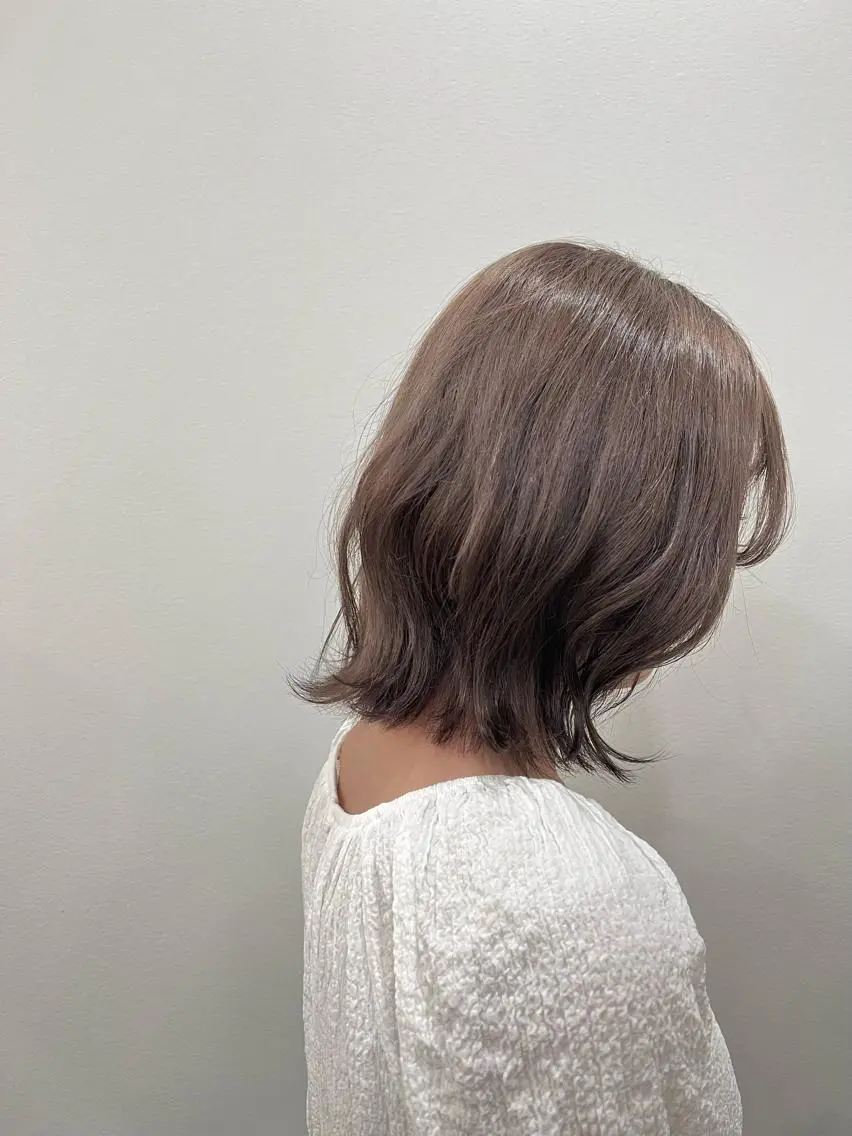 ミディアム カラー ダブルカラー グレージュ ミルクティーグレージュ ヘアカラー 今田 飛奈のヘアスタイル