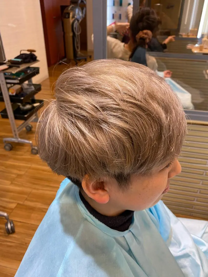 ショート カラー ベージュカラー ブリーチ 透明感カラー ミルクティーベージュ ヘアカラー 土井 祐之介のヘアスタイル