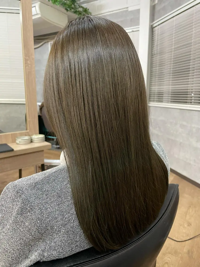 セミロング アッシュ 大人女性の髪質改善 🫧鷹司郎のヘアスタイル