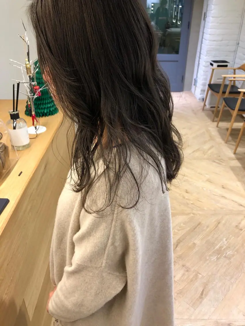 ロング カラー アッシュ 梅田 千亜希のヘアスタイル