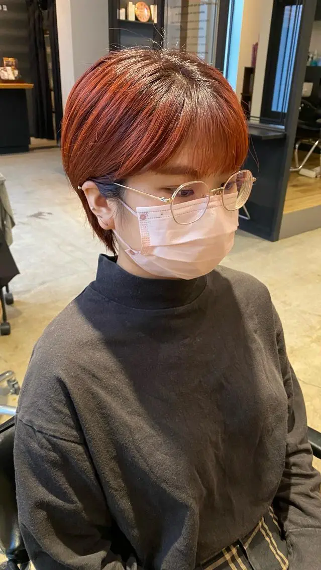 ショート カラー くせ毛 ショートヘア 暖色艶カラー♥️ nagi♥️のヘアスタイル
