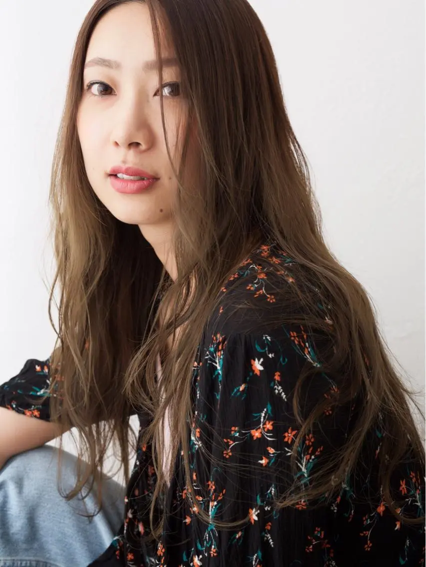 ロング カラー グラデーションカラー イルミナカラー fio マナミのヘアスタイル