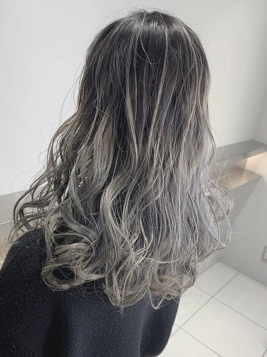 カラー 池田 英俊のヘアスタイル