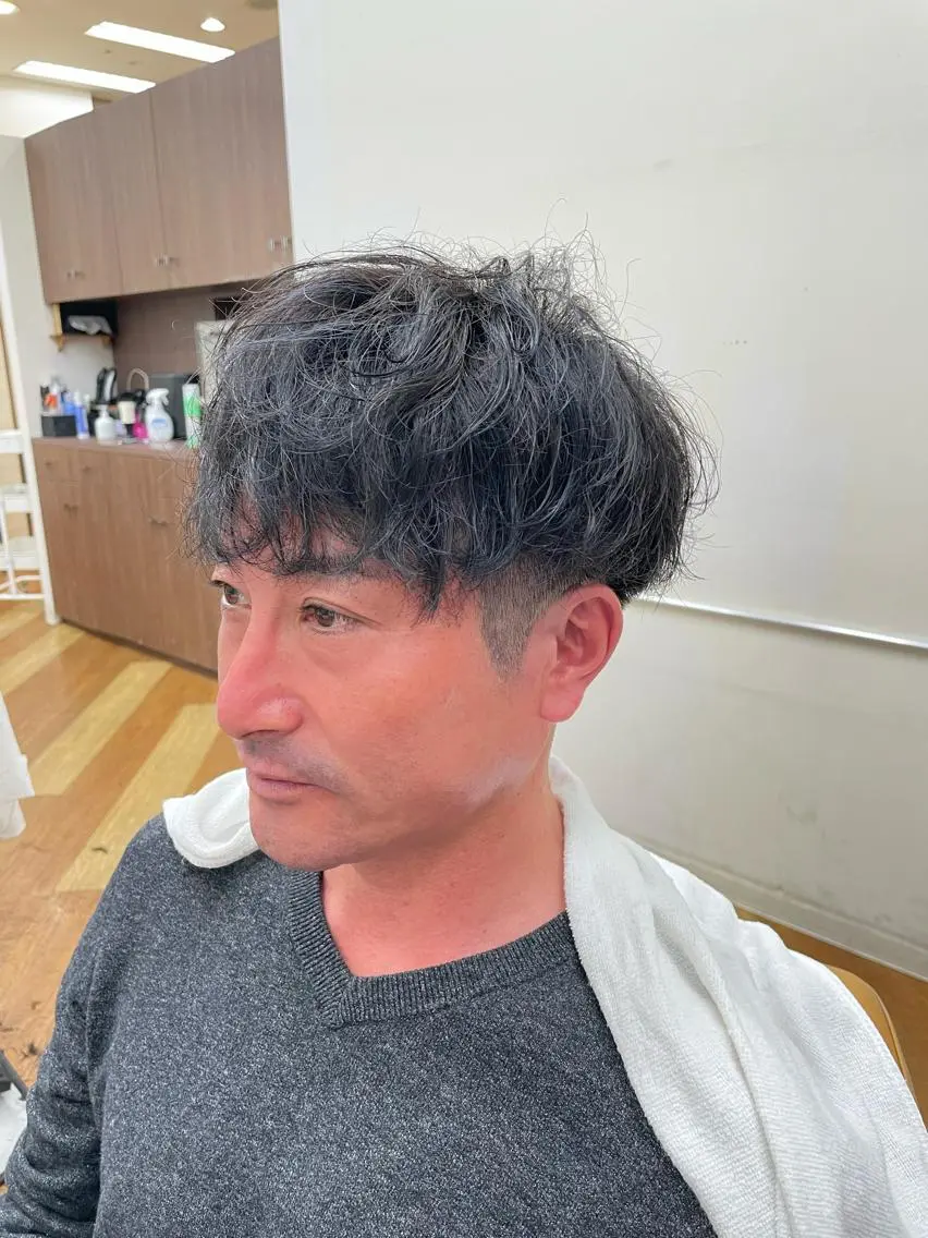 ショート カラー パーマ メンズ 爲清 葵のヘアスタイル