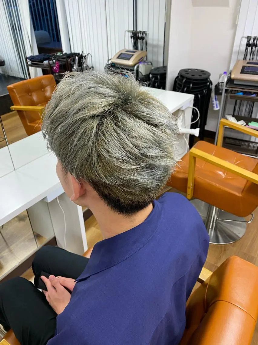 カラー メンズ フェードカット メンズハイライト メンズハイトーン マッシュ メンズパーマ GAKU/仙台/ メンズ/ブリーチのヘアスタイル