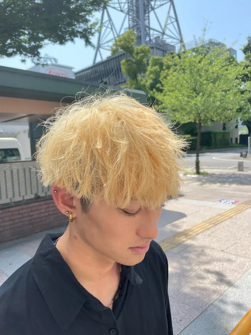 ショート カラー メンズ メンズハイトーン ハイトーンカラー カット ヘアカラー トリートメント 🔥Mackey🔥 メンズ特化型美容師のヘアスタイル
