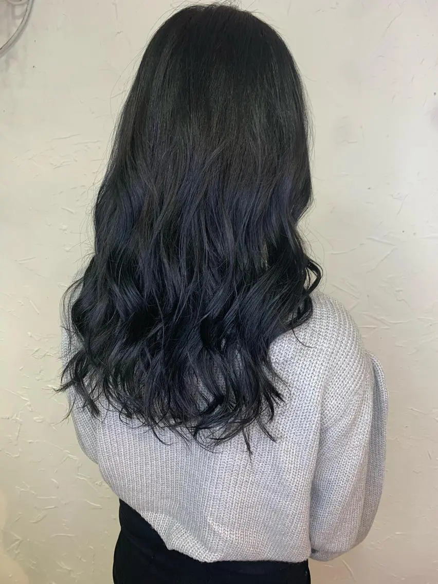 ロング カラー 黒髪 ブリーチ ブルーカラー ブルーブラック ブリーチなしカラー 深沢 秀のヘアスタイル