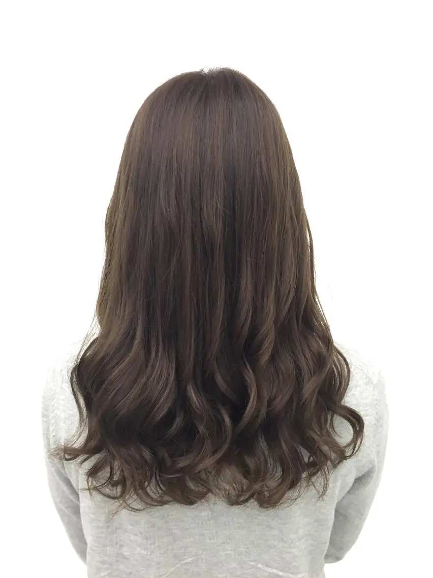 セミロング カラー グレージュ 岩崎 裕司のヘアスタイル
