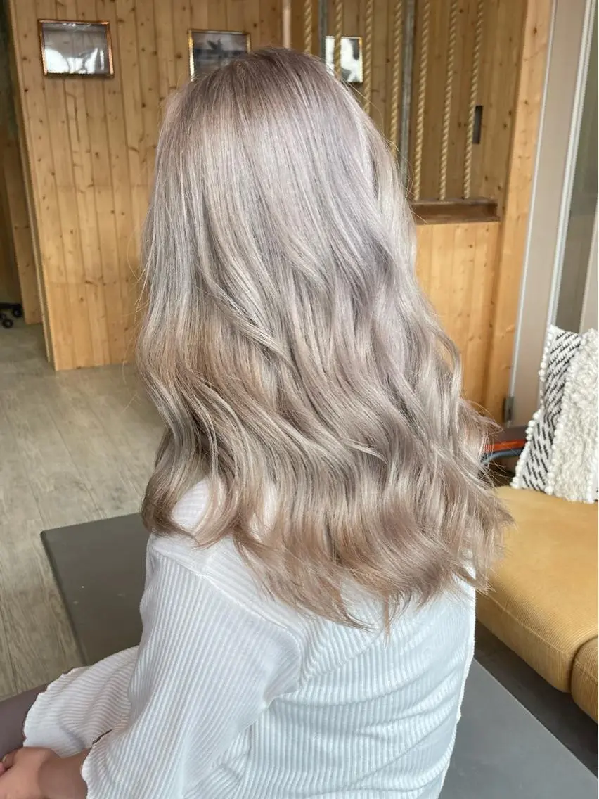 セミロング カラー ヘアカラー トリートメント FoibyBelle ﾌｫﾜﾊﾞｲﾍﾞﾙのヘアスタイル