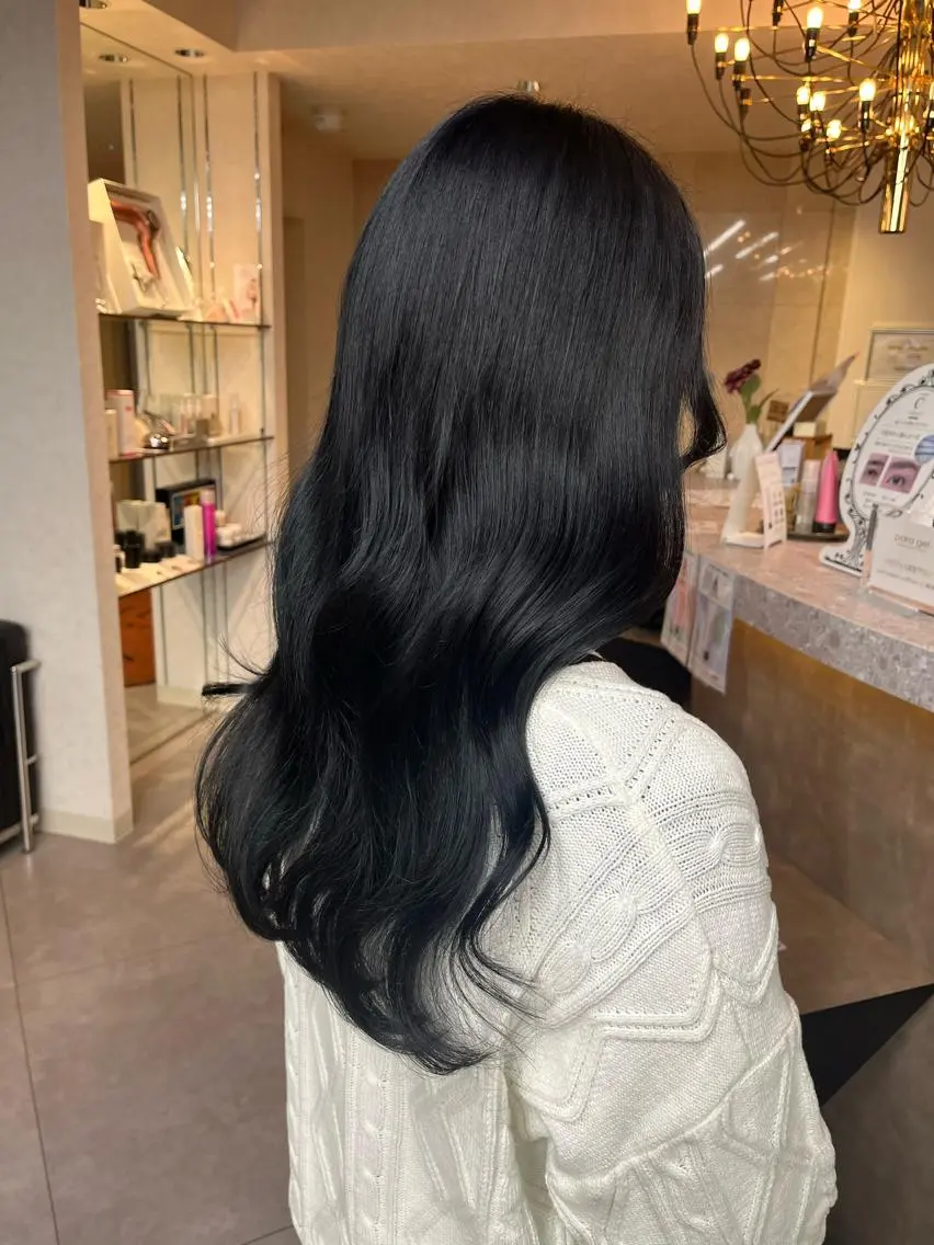 ロング カラー ヘアアレンジ ブルーカラー ブルーグレー ブルーグレージュ グレージュ 心斎橋🤍韓国風🤍 Mamiのヘアスタイル