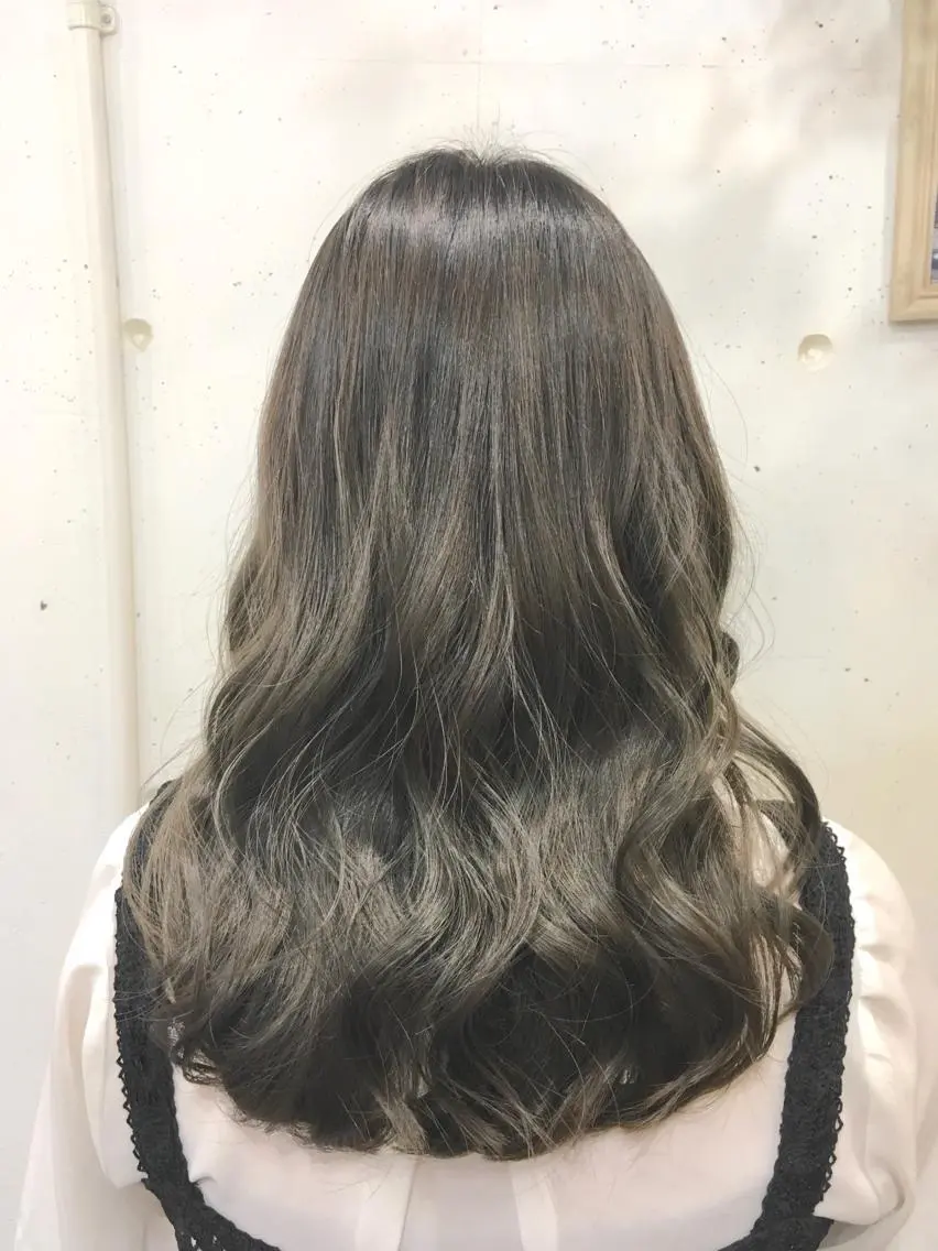 ロング カラー ブルーカラー ブルージュ ヘアカラー トリートメント ヘアセット yoshi ☆のヘアスタイル