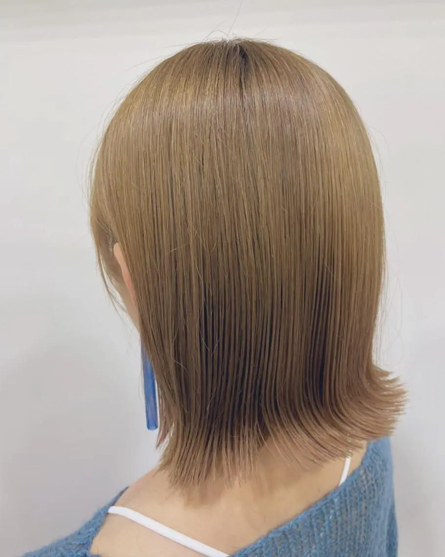 ミディアム カラー ボブ 外ハネヘア レイヤー/艶髪カラー RIKUのヘアスタイル