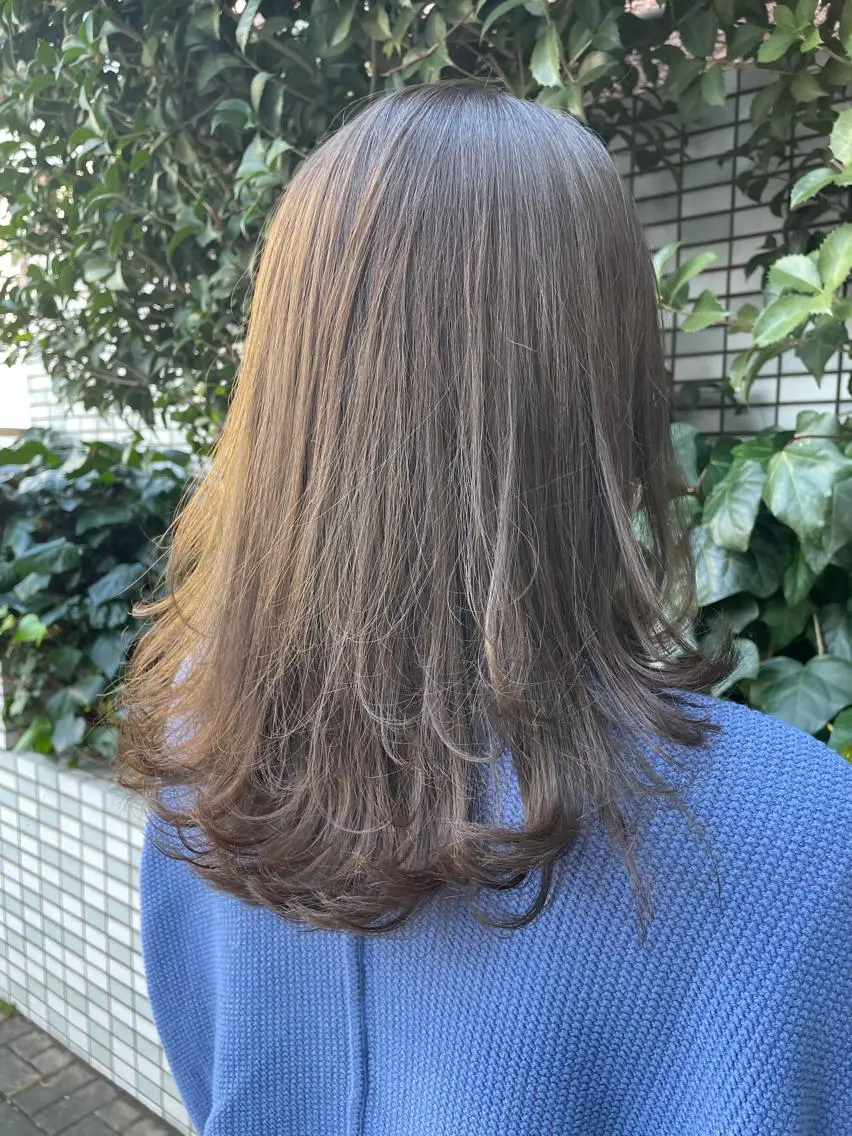 ミディアム カラー ベージュカラー オリーブベージュ カワシマ セイカのヘアスタイル