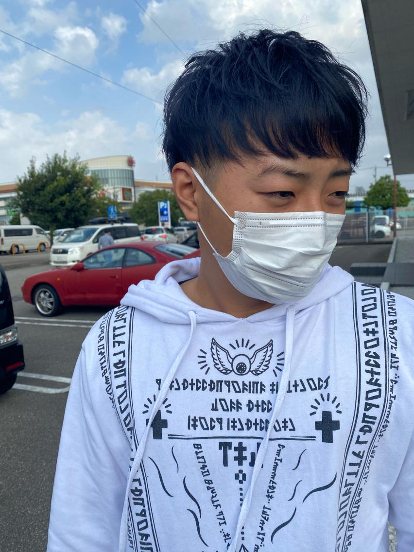 ショート カラー ブルーカラー 横地 凌のヘアスタイル