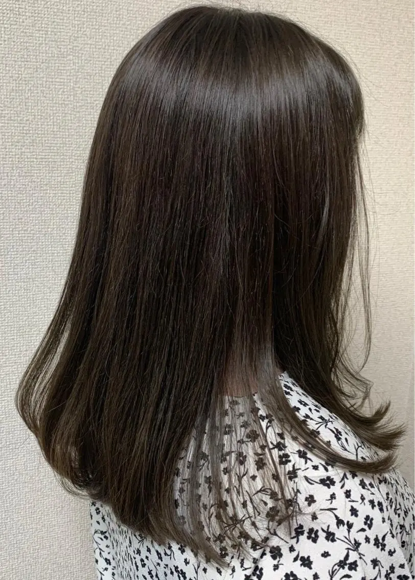 セミロング アッシュ アッシュグレー 髪質改善お任せ ください♪ひとみのヘアスタイル