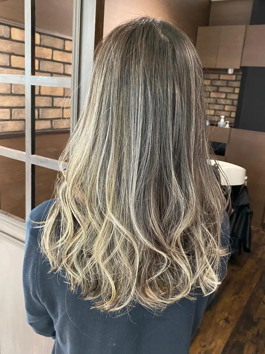 ミディアム ハイライト 白井 秀太郎のヘアスタイル