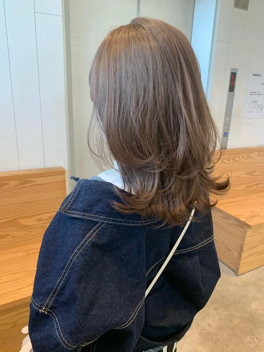 ミディアム アッシュ yui .のヘアスタイル
