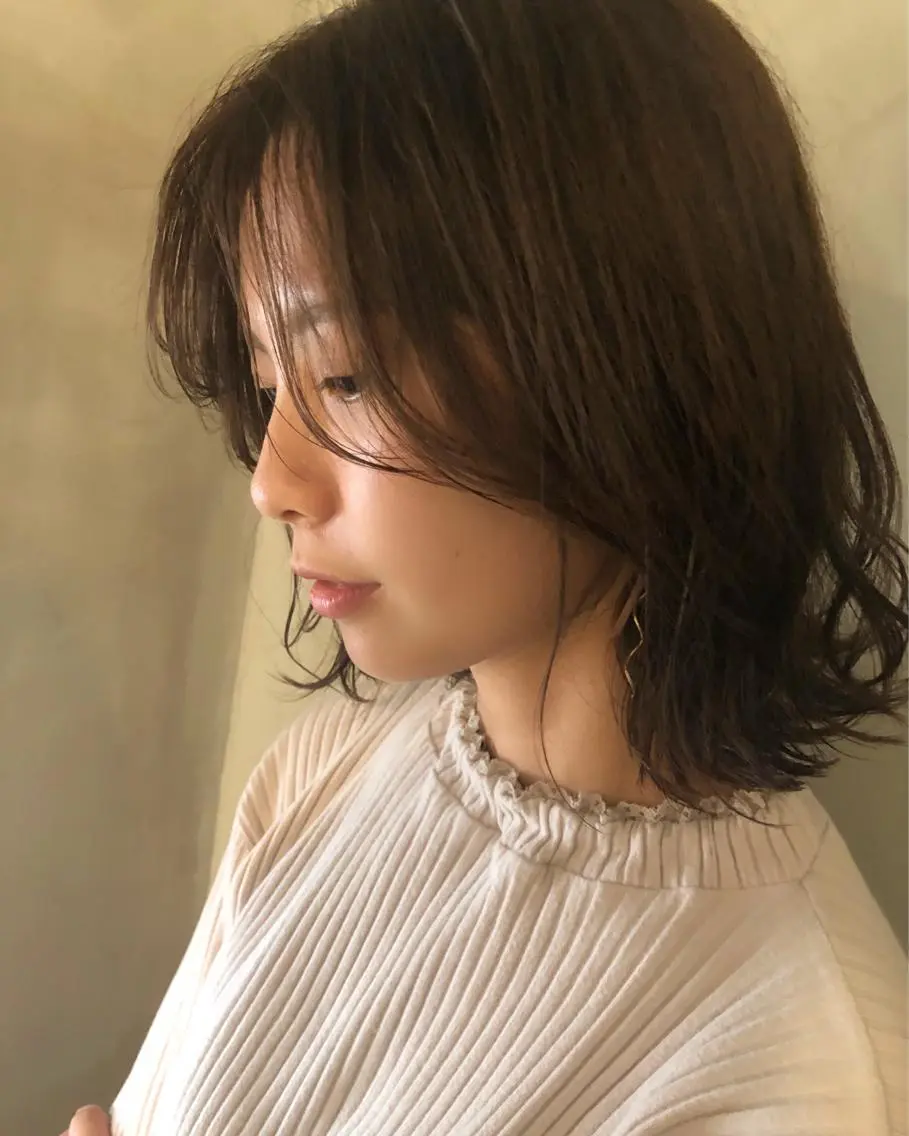 ミディアム カラー ブラウンカラー ナチュラルブラウン 外ハネヘア カット ヘアカラー トリートメント Honda Chikaのヘアスタイル